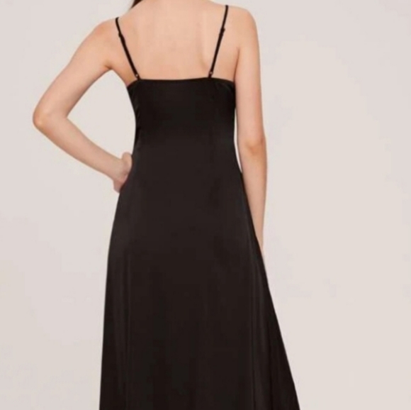 A black silky dress - Picture 2 of 2